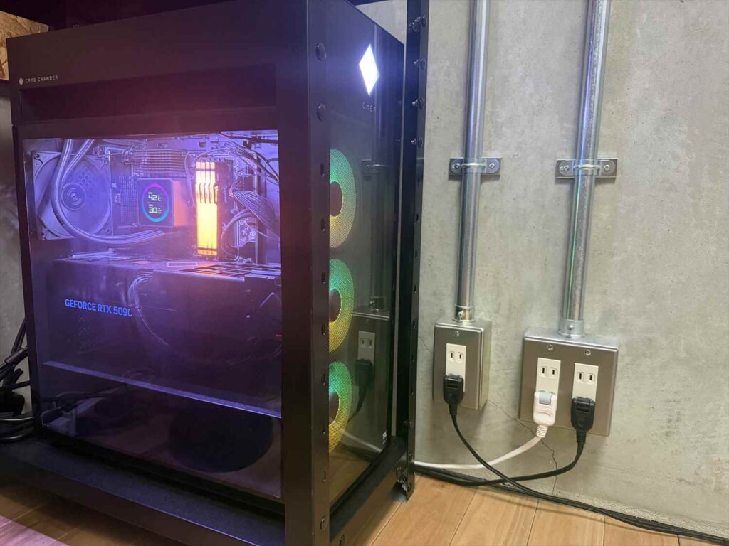 ゲーミングPC用に設置した専用コンセントと露出配管